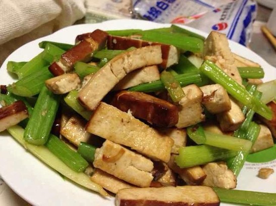 芹菜炒熏干