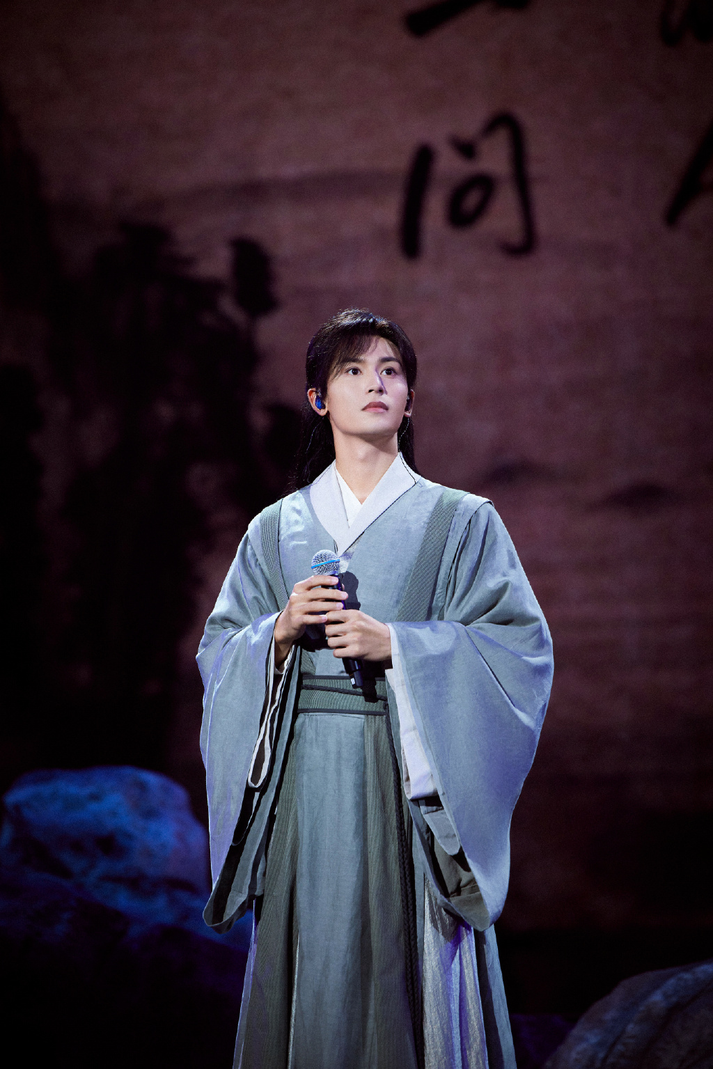  p>张哲瀚,1991年5月11日出生于江西省新余市,中国内地影视男演员