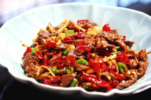  p>干辣椒炒牛肉,美味可口家常菜. /p>