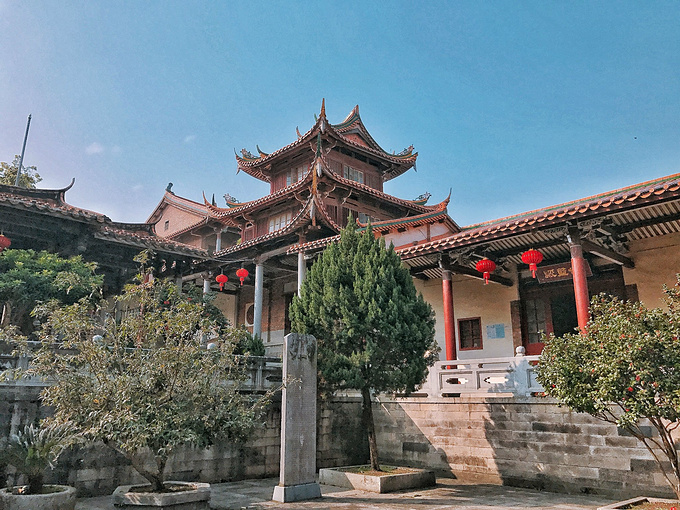 id="gnzl2fp0b5">梅峰寺是位于海丰县梅陇镇花果山梅陇公园的一座景点