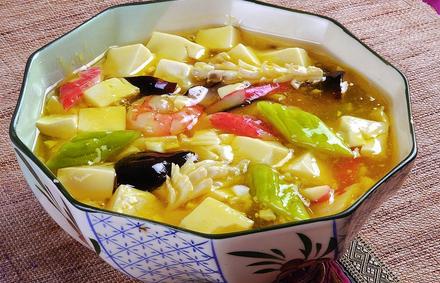  p>三鲜豆腐是以豆腐,水发口蘑主料制作的药膳. /p>