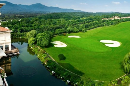  p>钟山国际高尔夫项目坐落于 a href="#" data-lemmaid="2207627">