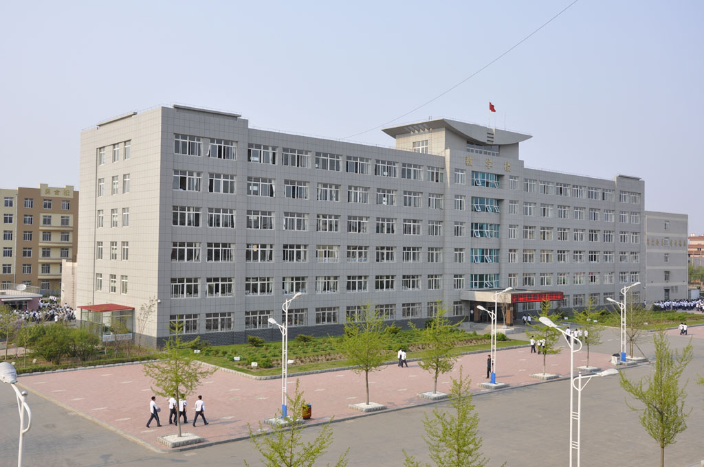 省 /a>示范高中,辽宁省级特色学校,东港市第三中学是一所普通高级中学