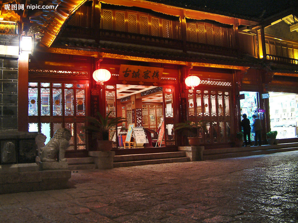 凤凰古城客栈,位于凤凰古城的酒店,是古代酒店的称号