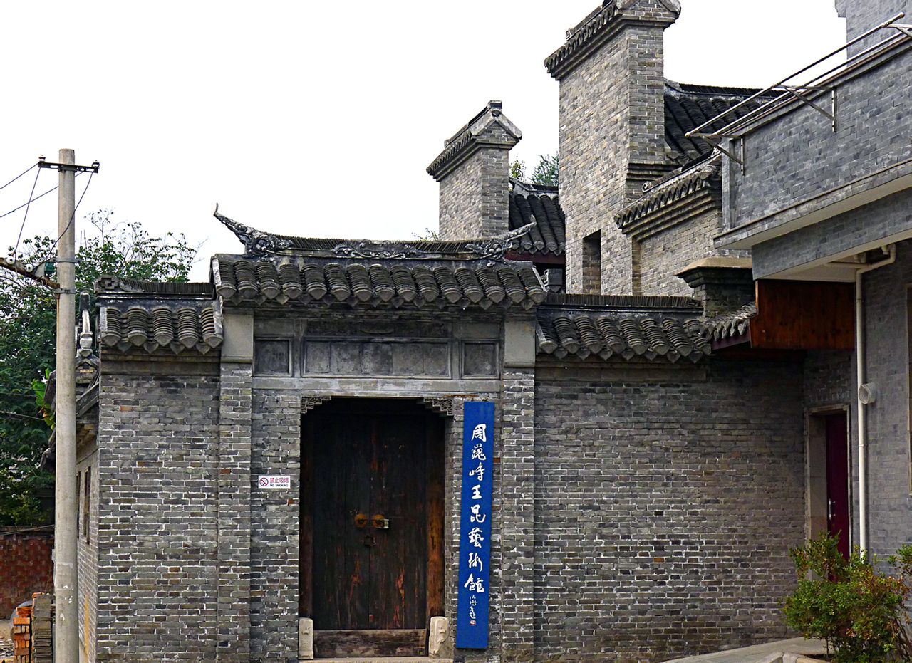  p>沈氏大楼最初系晚清年代徽州茶商方氏所建,青砖黛瓦,徽氏建筑,距今