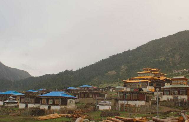  p>如龙镇位于 a target="_blank" href="/item/新龙县">新龙县 /a>城