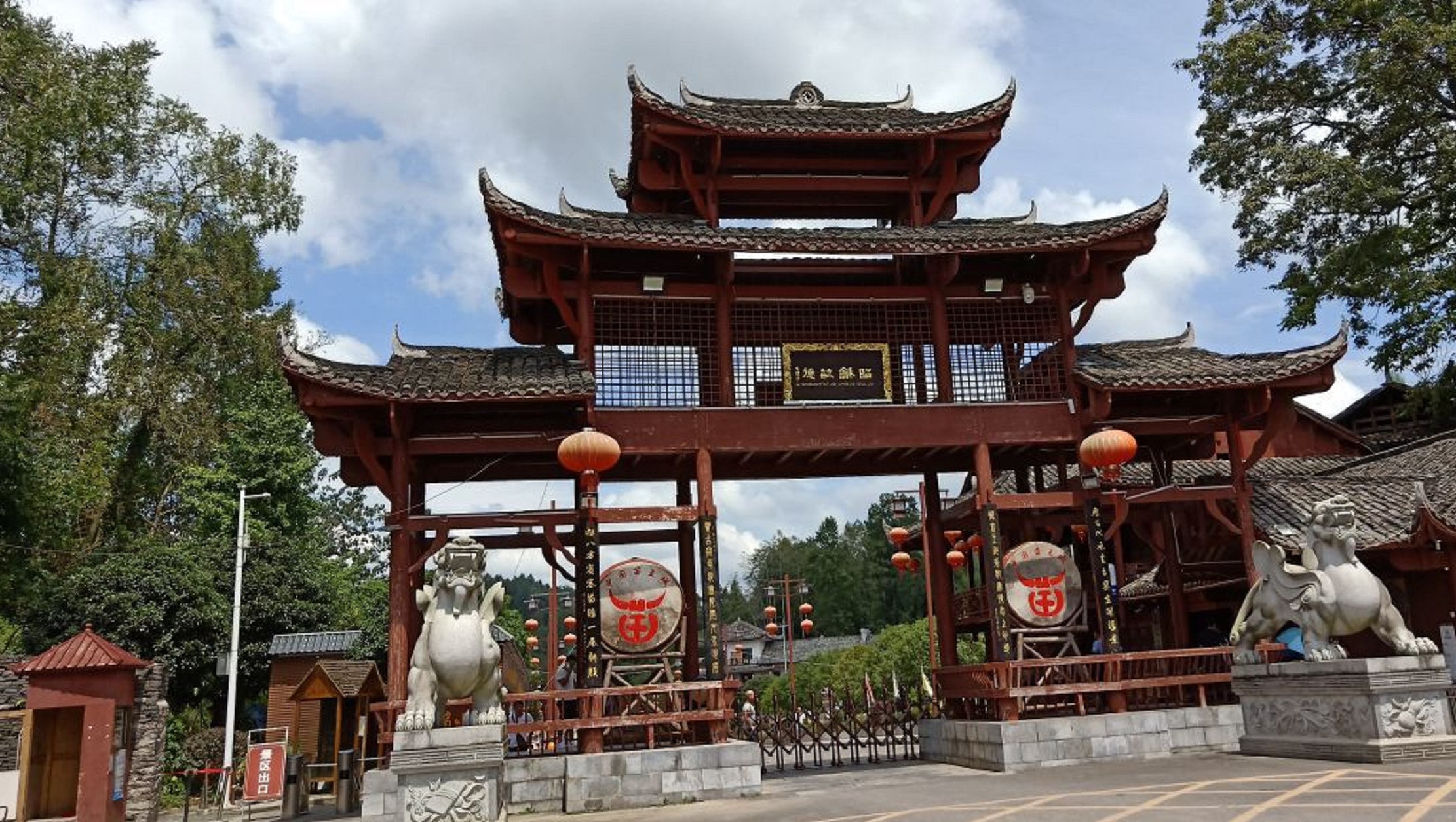 苗王城,位于贵州省 a target="_blank" href="/item/松桃苗族自治县