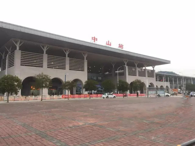 城轨中山站