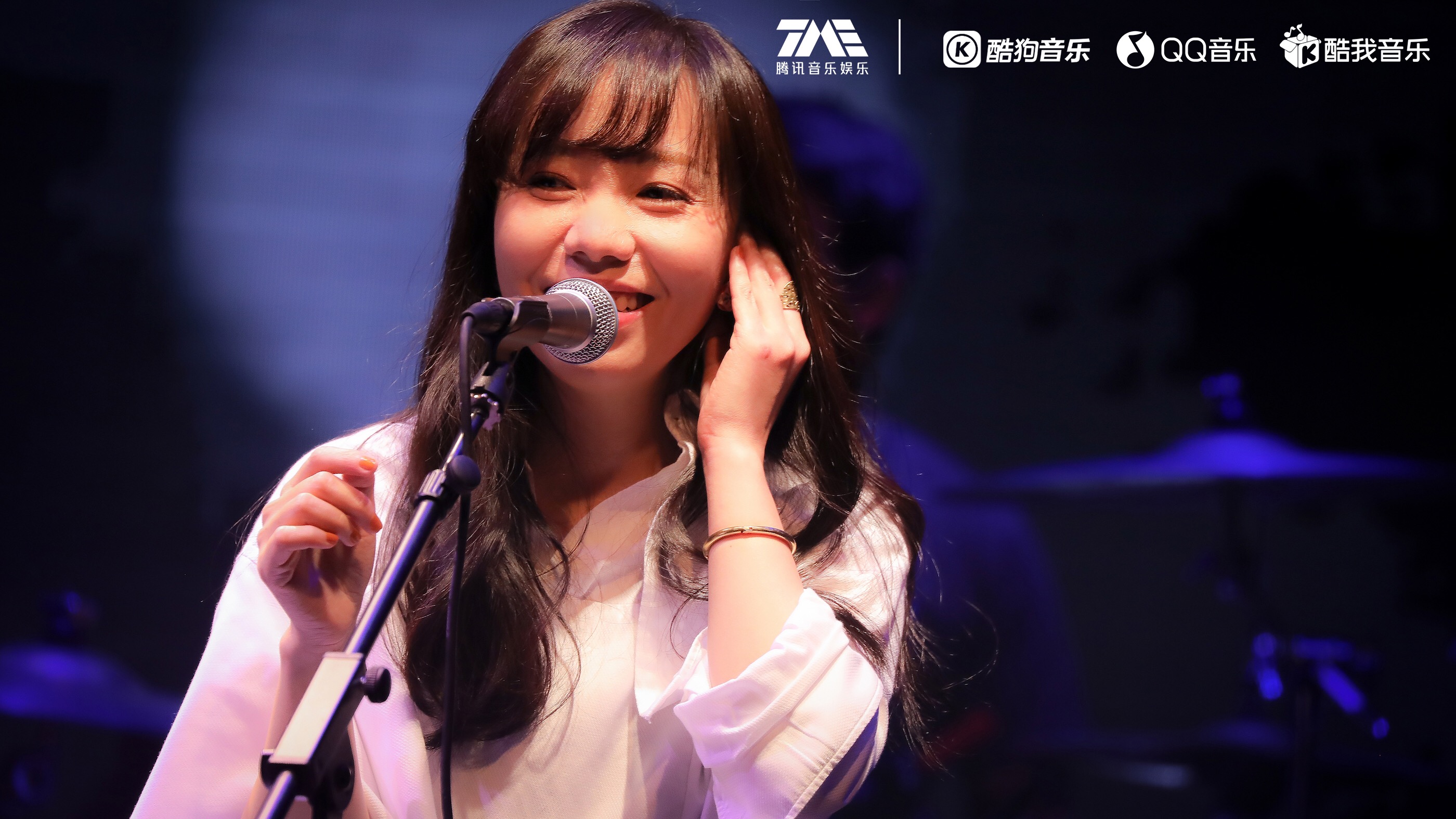 曹方音乐会：地球星期三的夜晚，穿过茫茫人海遇见她_百科TA说