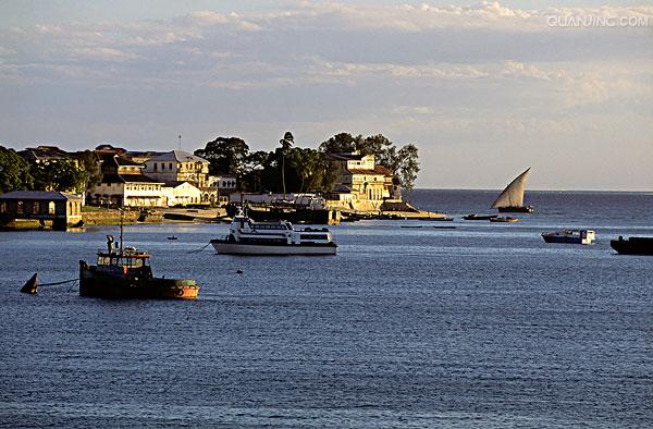 ">安古迦岛 /a>(unguja)和奔巴岛(pemba),桑给巴尔城在安古迦岛上