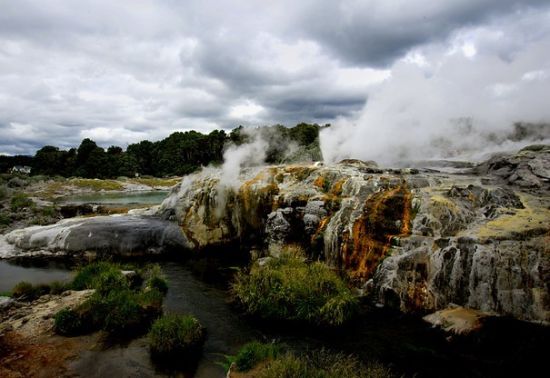  p>新西兰火山,位于新西兰,集中在北岛呈三角形状的陶波火山区