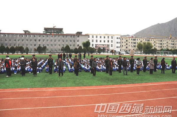  p>山南地区东辉中学始建于1965年,在原自治区党委书记张国华的关怀下