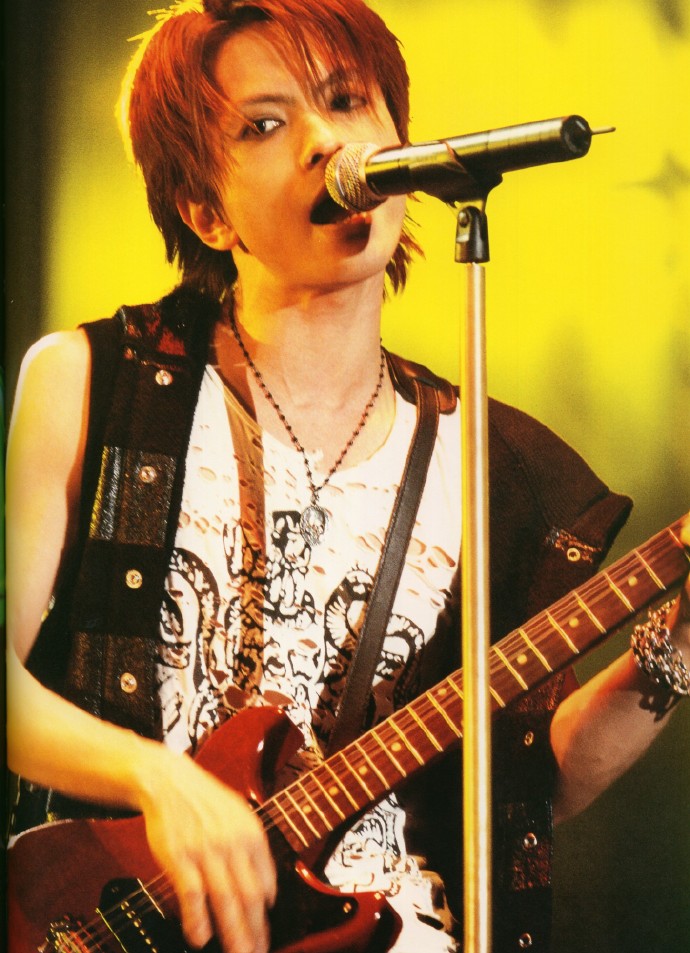 日本男歌手,词曲制作人.