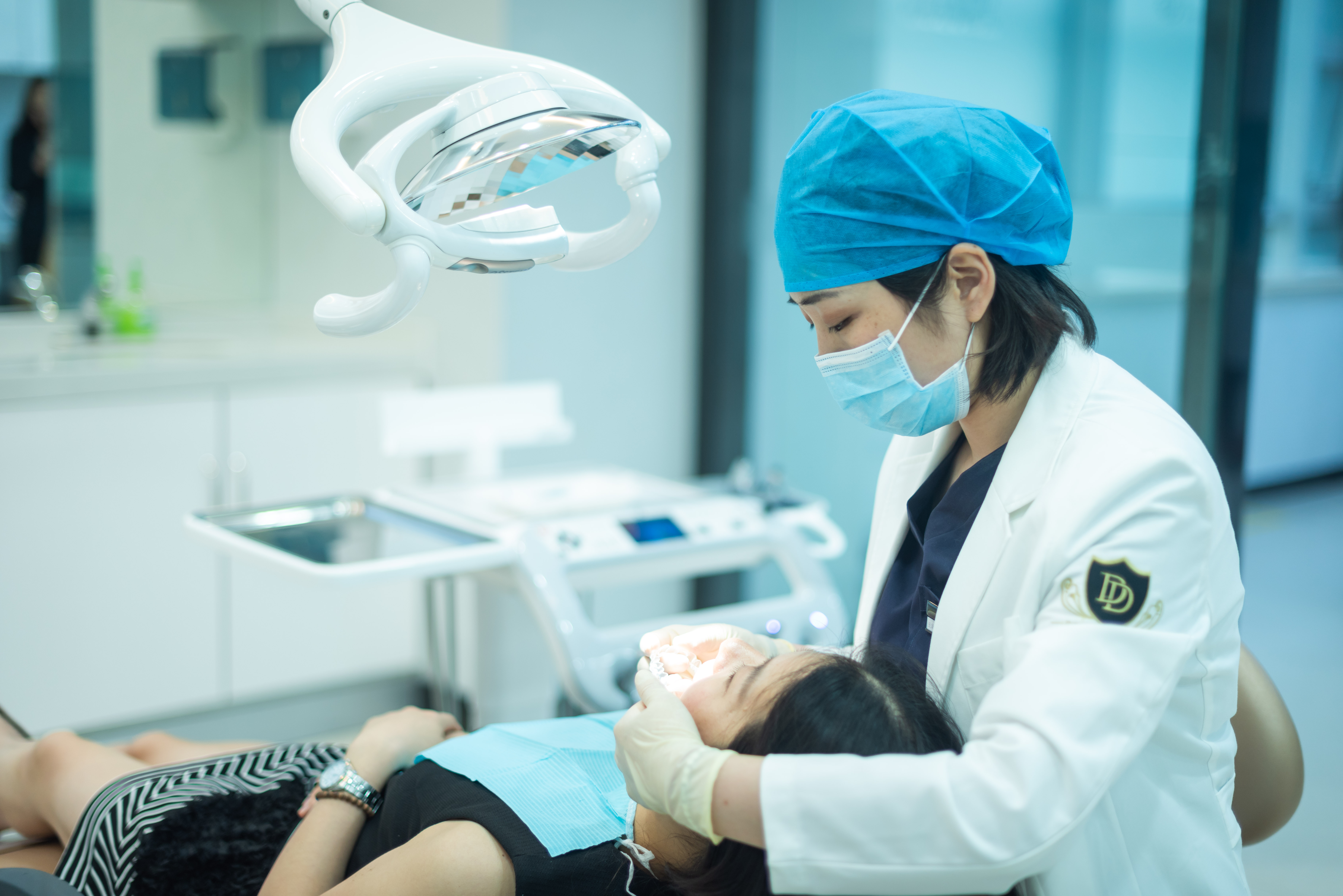  p data-id="gn53wlpbkn">王龙凤,女,牙博士集团南京新街口口腔门诊部