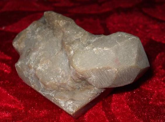  p>瓷石(chinastone)是一种坚硬或半坚硬的石质原料,瓷石是岩石名称