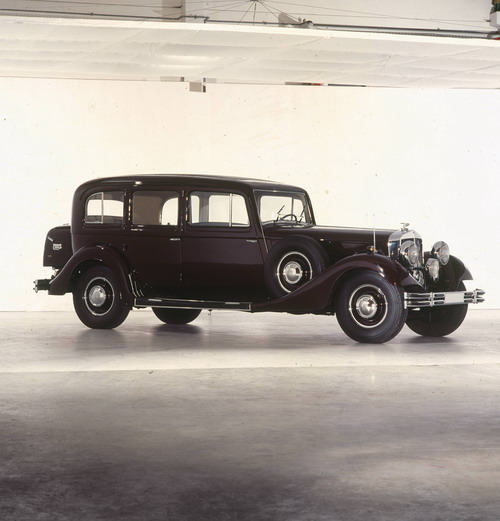  p>轿车(saloon car)是指用于载送人员及其随身物品,且座位布置在两轴