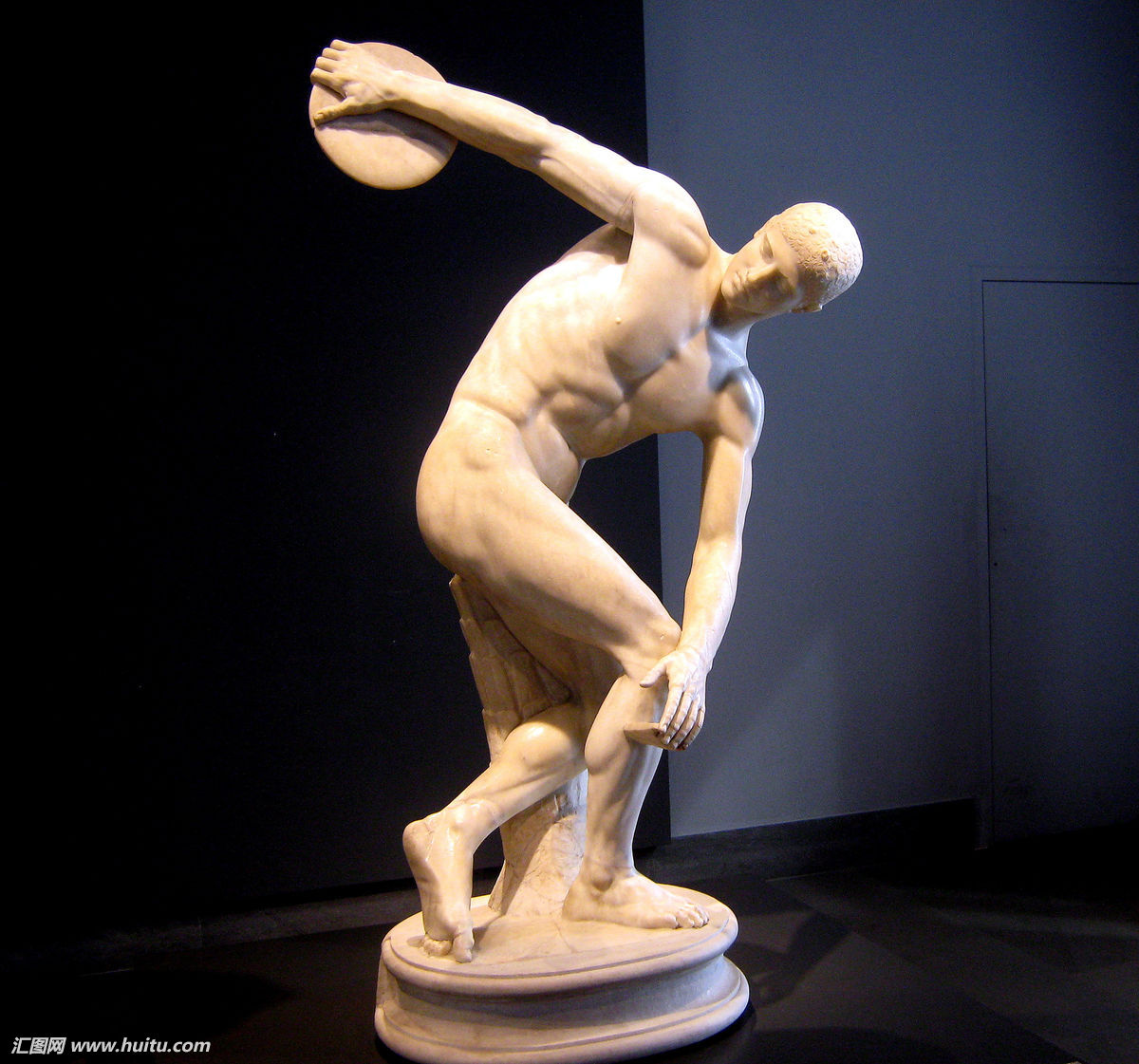 《掷铁饼者》是希腊雕刻家 a target="_blank" href="/item/米隆