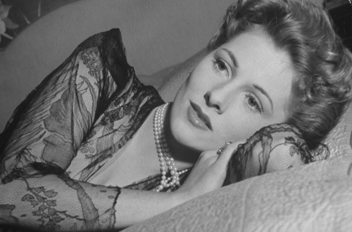  p>琼·芳登(joan fontaine,1917年11月21日—2013年12月15日),出生于