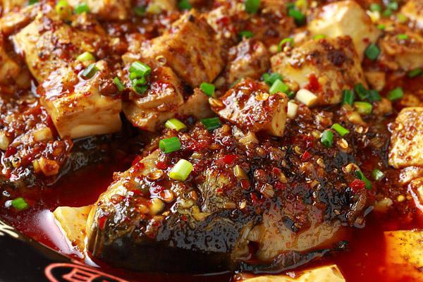  p>麻辣豆腐鱼是一道变形菜,融合了麻婆豆腐的底子加上豆瓣鱼的神髓.