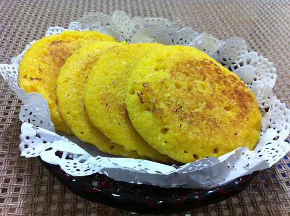 鸡蛋包菜玉米面饼