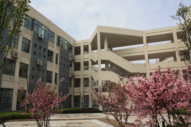吴江开发区山湖花园小学
