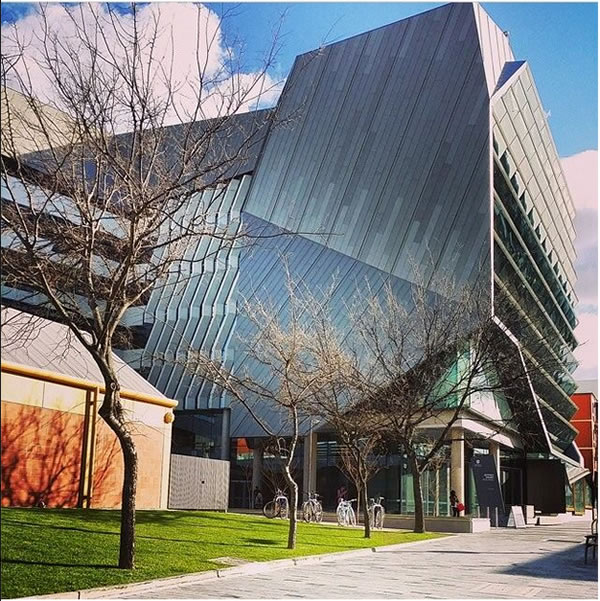 id="146759">澳大利亚 /a>五所主要的理工大学之一,位于南澳州首府 a