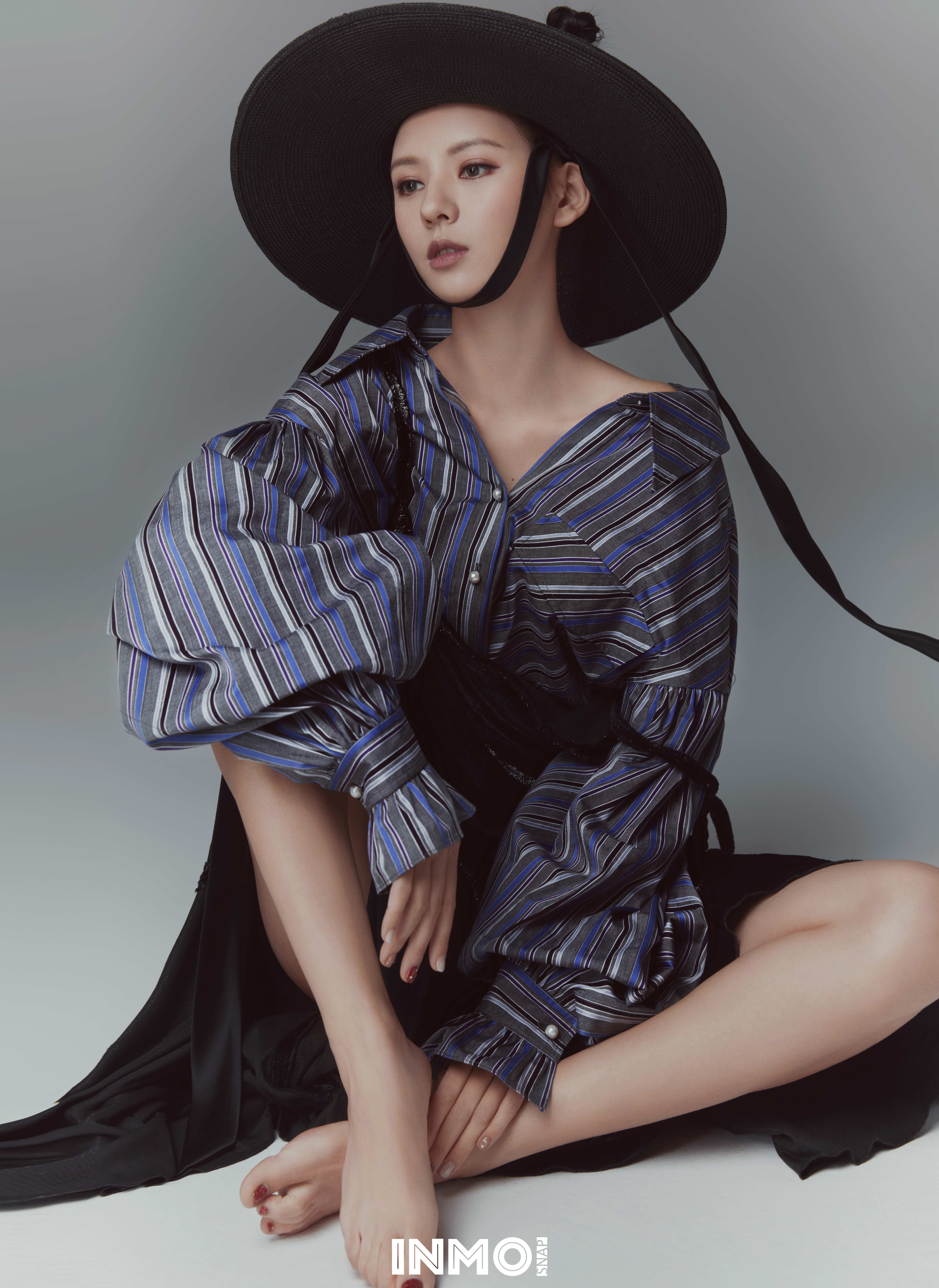  /p> p>2009年10月,张予曦在第7届瑞丽封面女孩大赛上,获得了总决赛