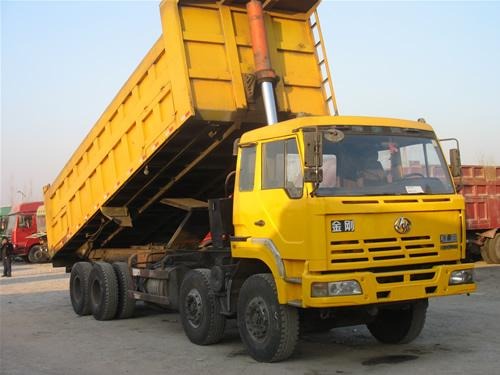 红岩金刚工程车