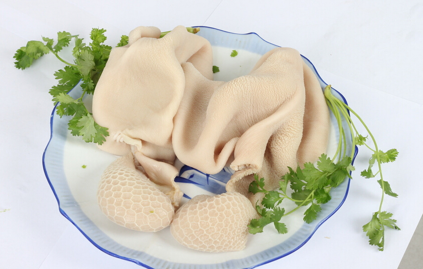  p>羊肚是羊的胃.别名又叫羊胃.