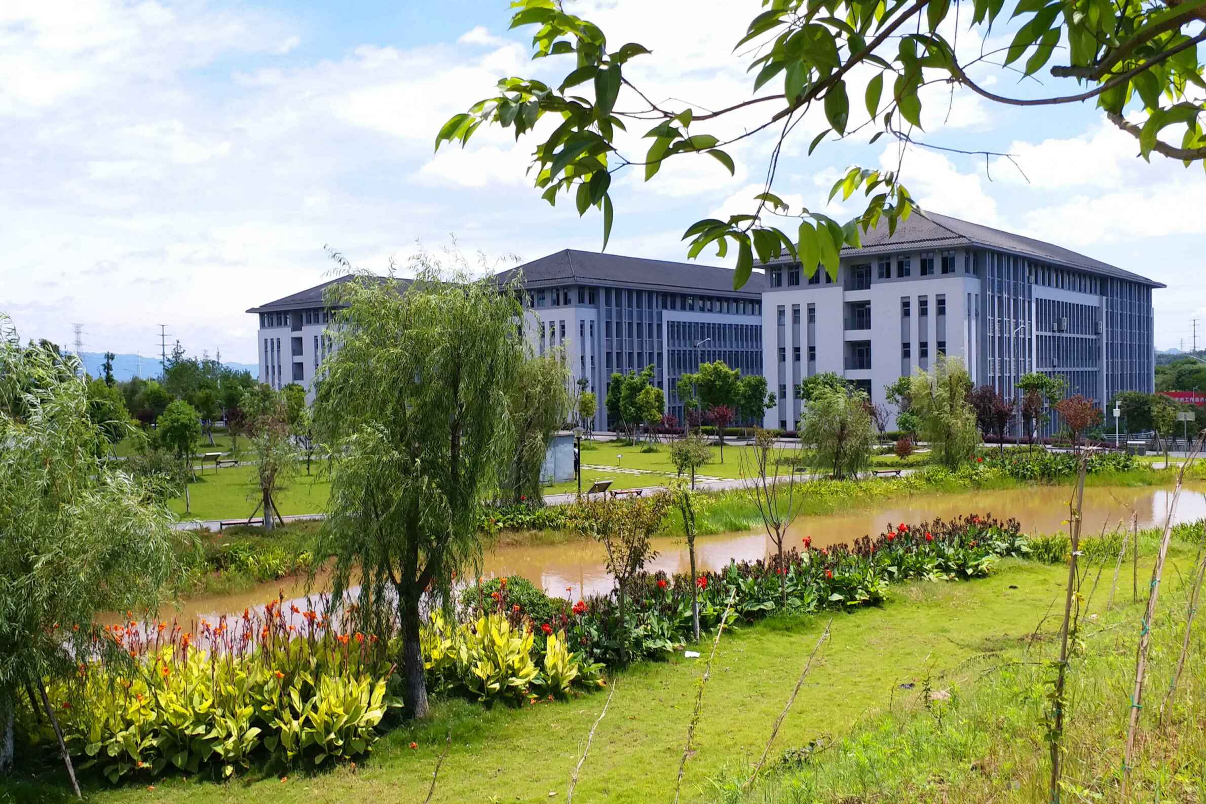  p>重庆化工职业学院创建于1964年,是经 a target="_blank" href="