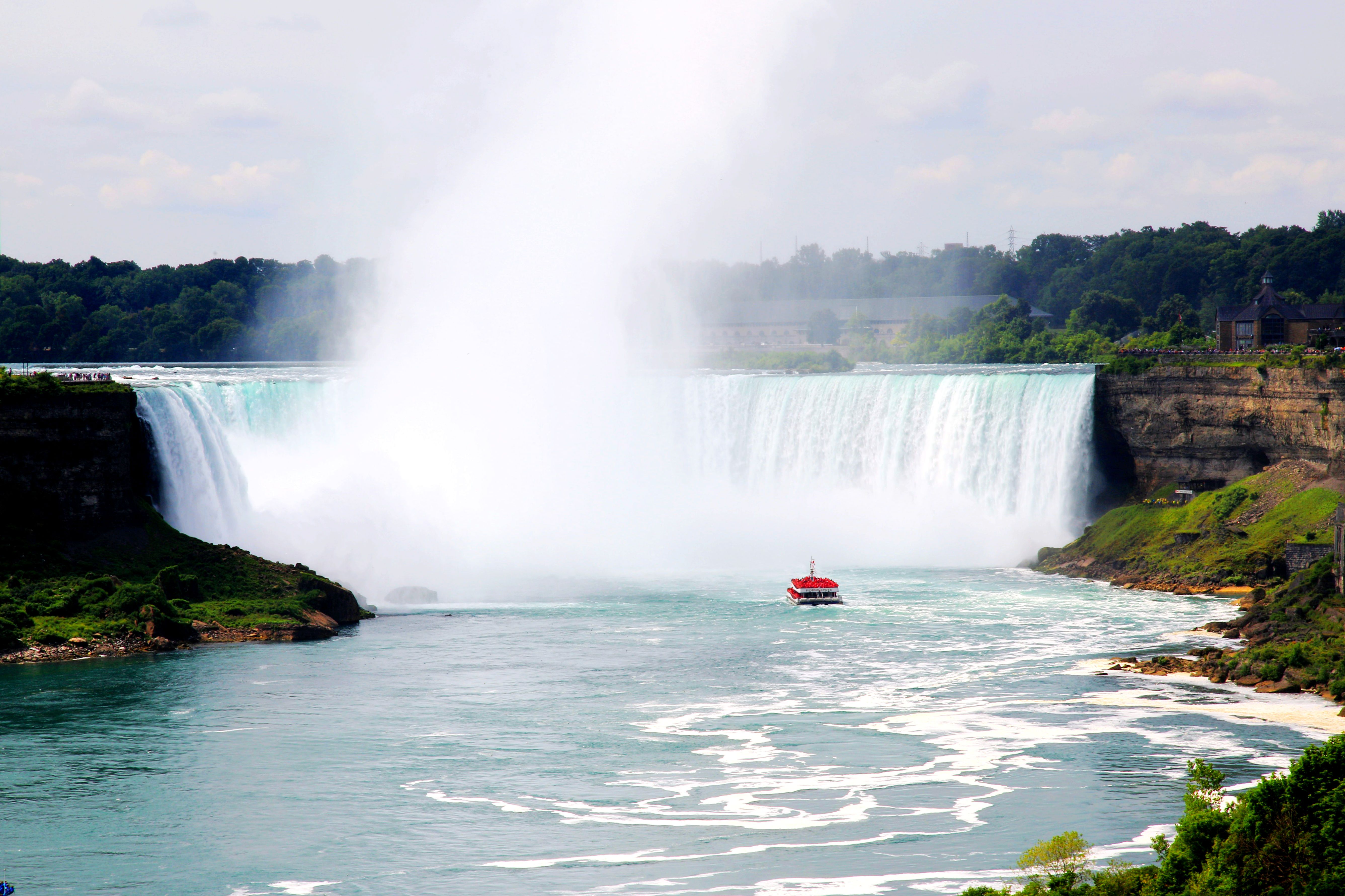  p>尼亚加拉瀑布(niagara falls)位于 a target="_blank" href="/item