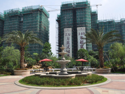  p data-id="gn7riipwf6">钜隆·风度广场,位于罗村中心城区(罗湖花园