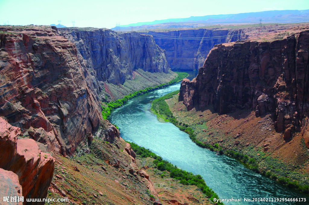 西南部德克萨斯州的河流,自西北流向东南,经科罗拉多市,注入墨西哥湾