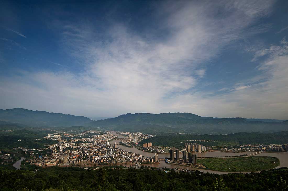  p>雨城区隶属于四川省雅安市,位于 a target="_blank" href="/item