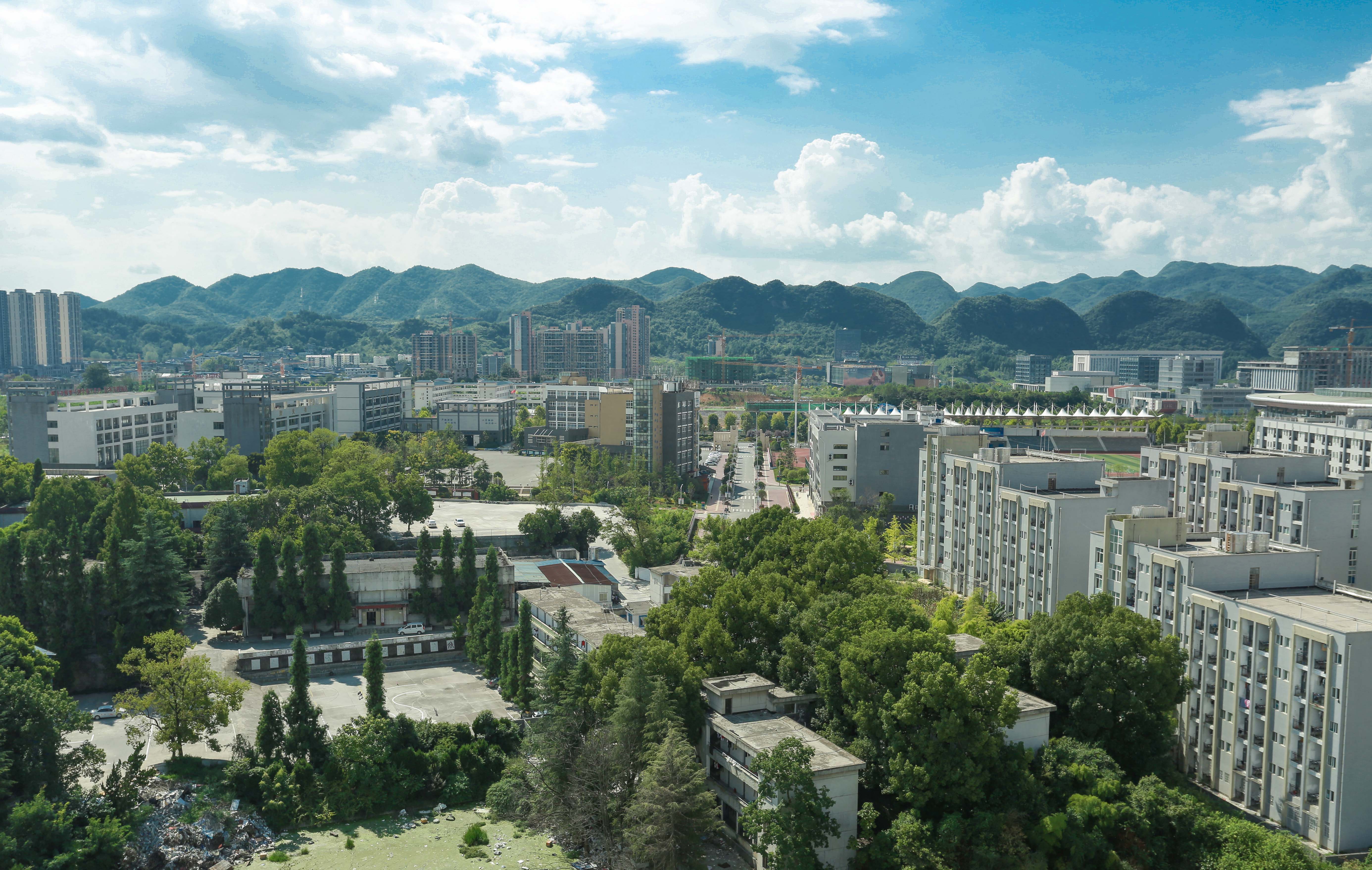  p>遵义职业技术学院(zunyi vocational and technical college),位于
