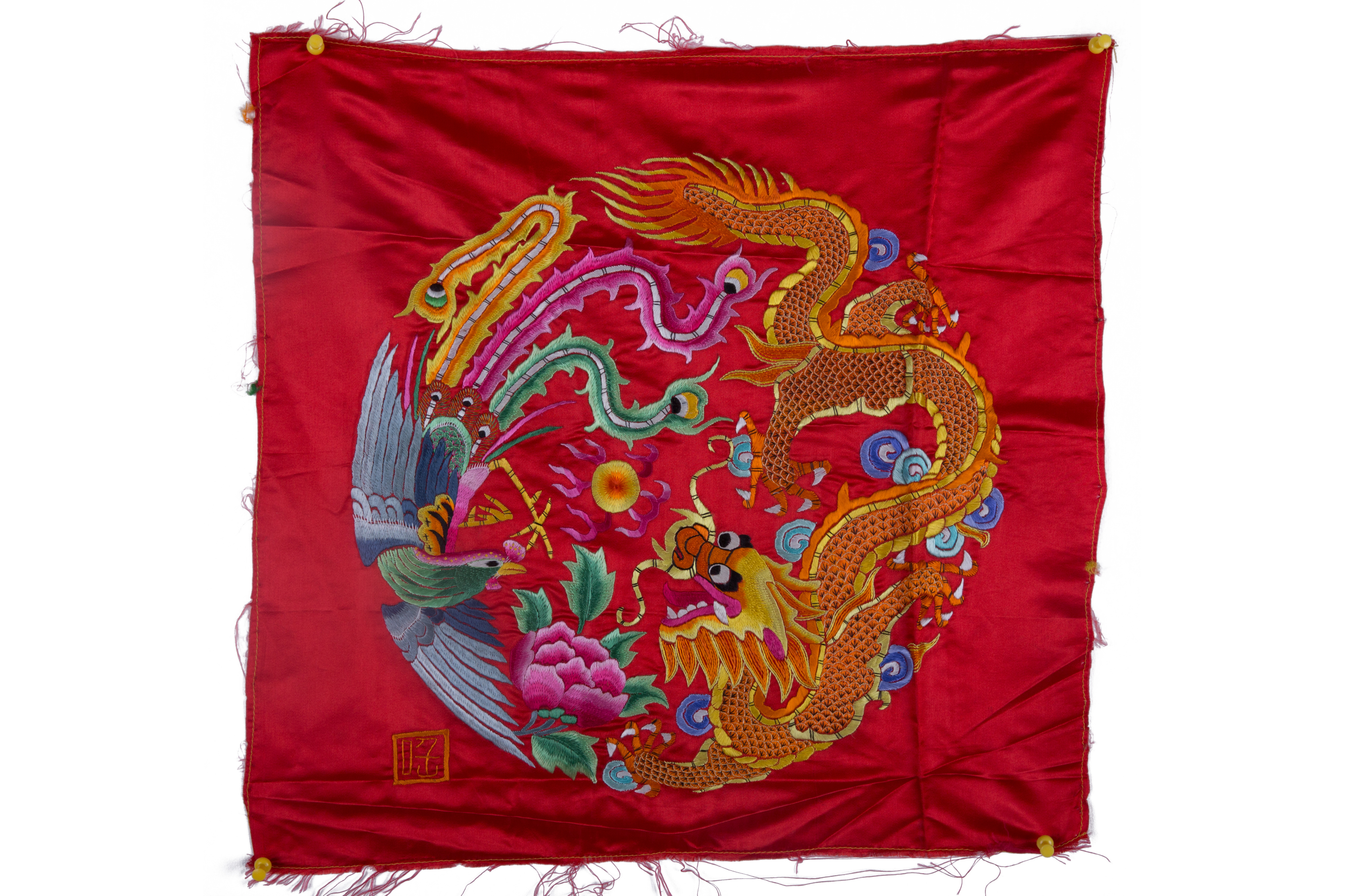  p>《龙凤呈祥》是国家级非物质文化遗产代表性传承人任本荣的汉绣