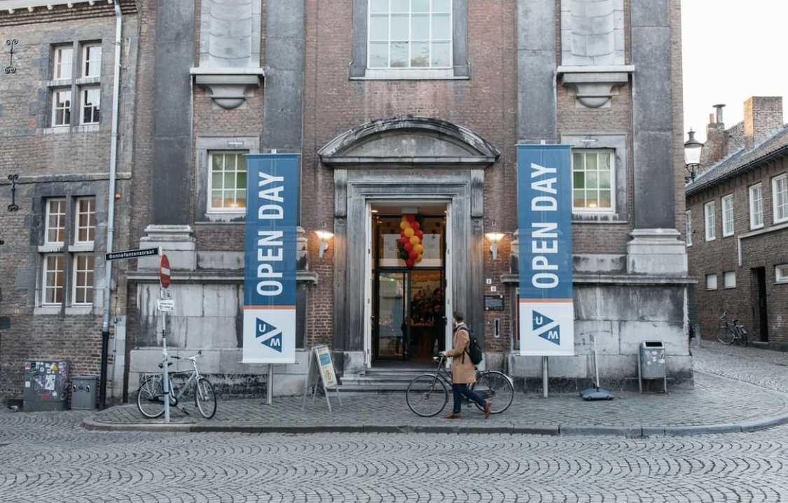  p>马斯特里赫特大学(英文:maastricht university;荷兰语