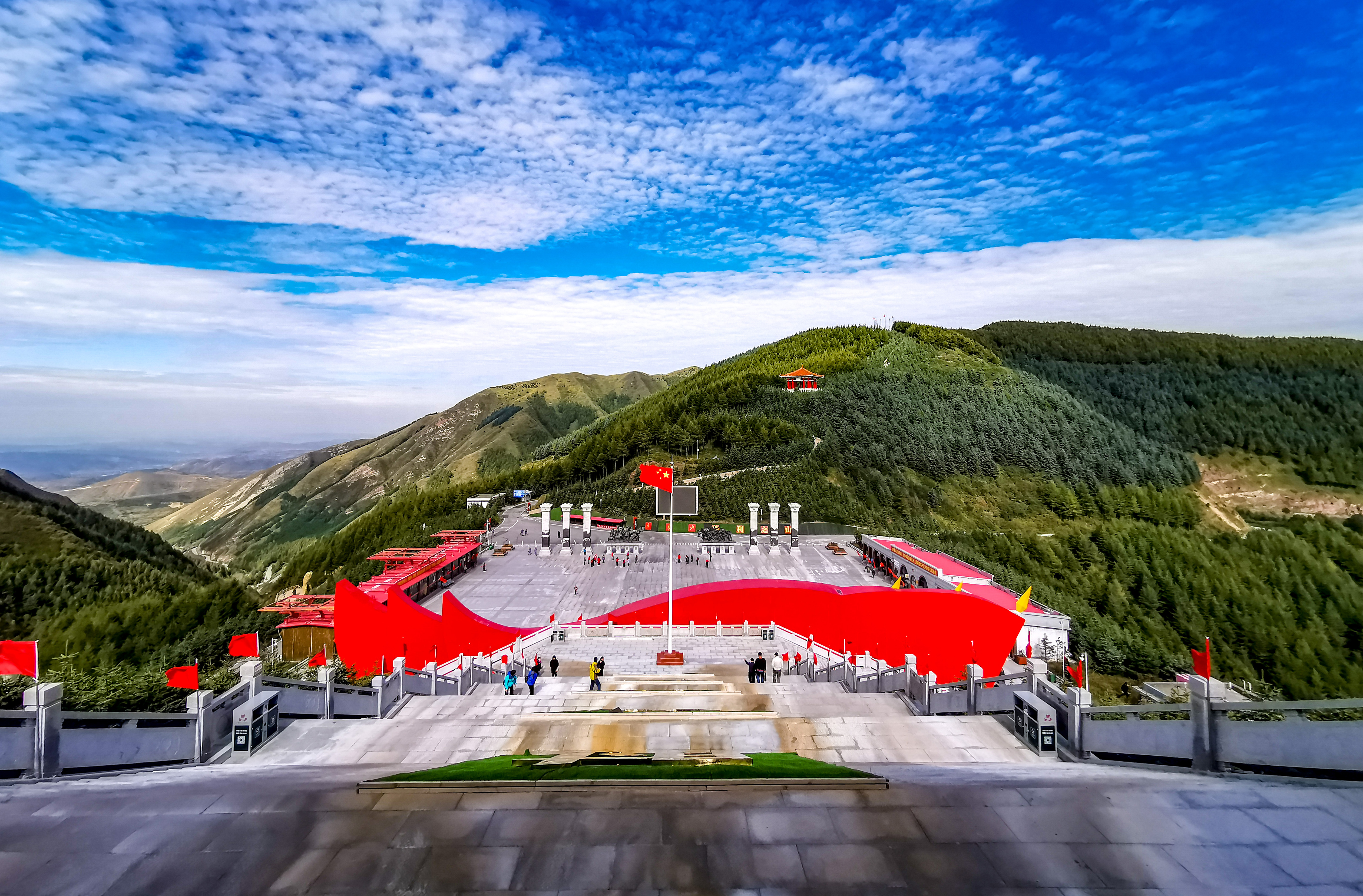 六盘山红军长征景区,位于 a target="_blank" href="/item/宁夏/15715