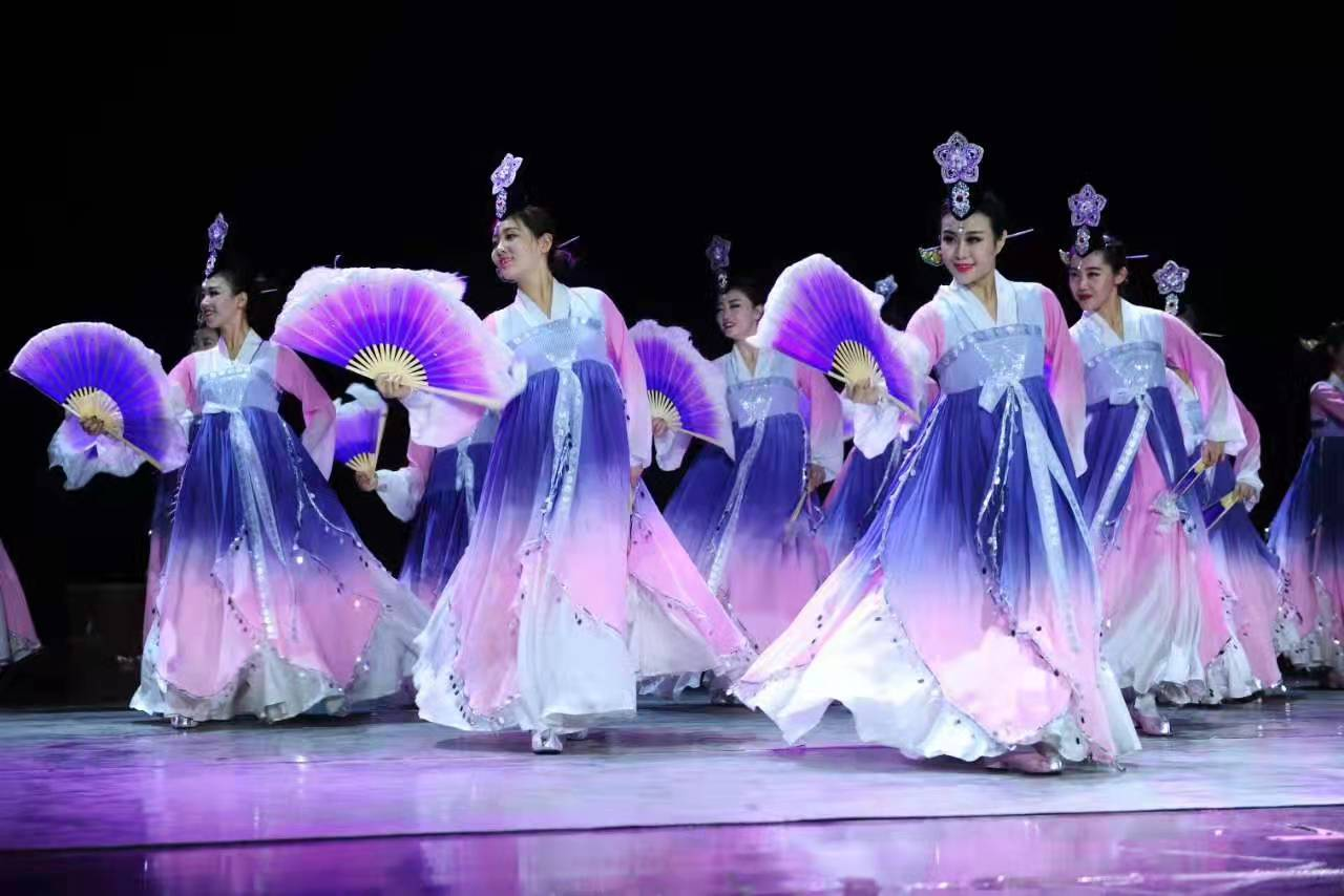 汉族,1988年出生在山西省大同市,2009年7月毕业于天津音乐学院舞蹈系