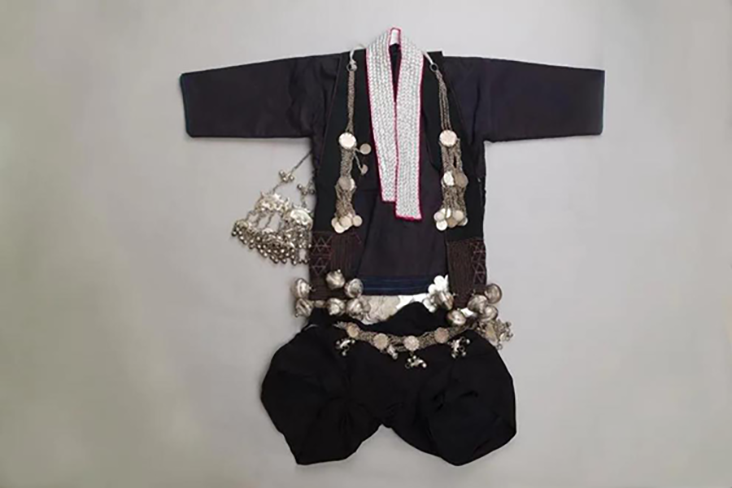 哈尼族奕车人女(青年)装
