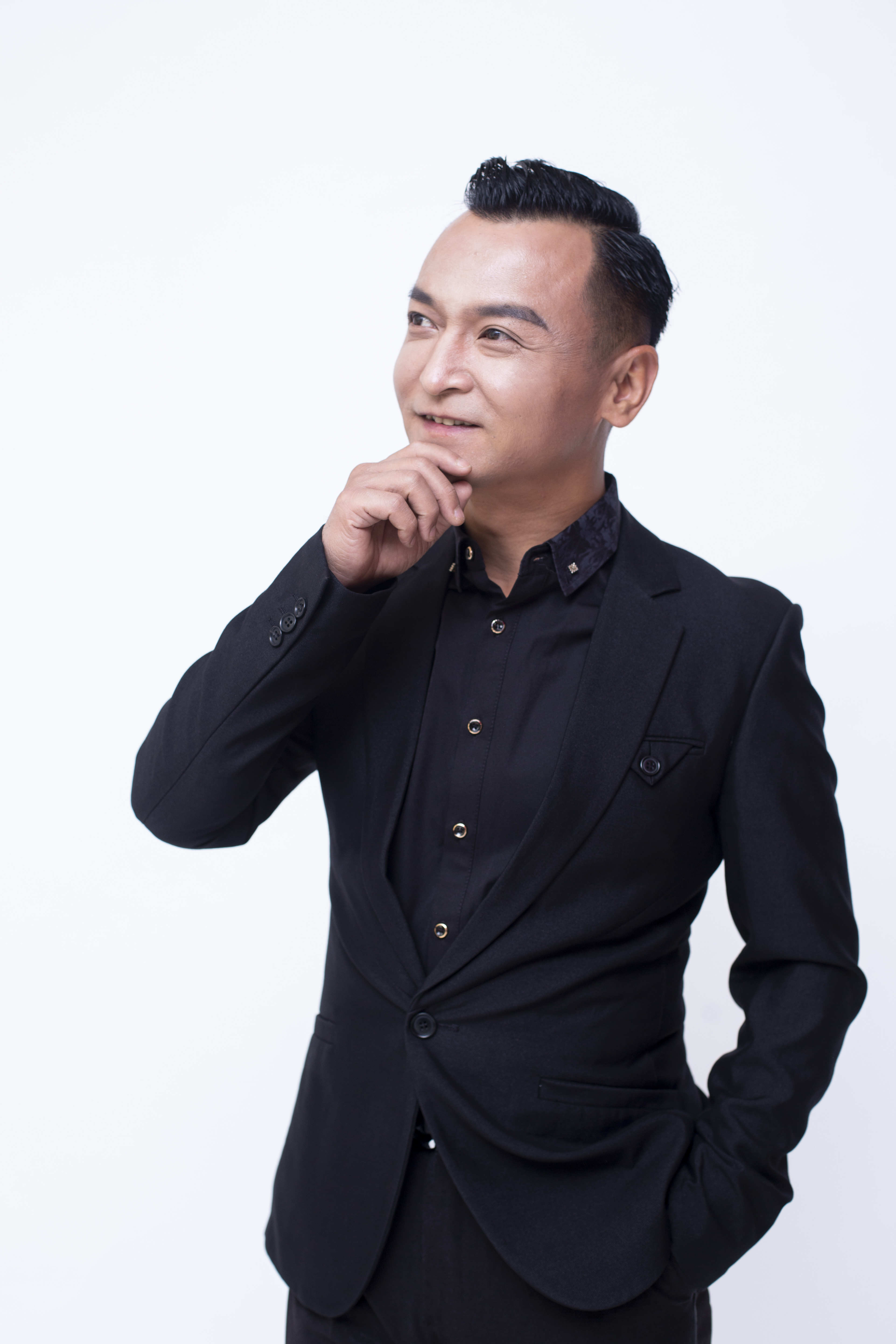  p data-id="gnxb8qr8uf">江东,11月7日出生于山东聊城,歌手.