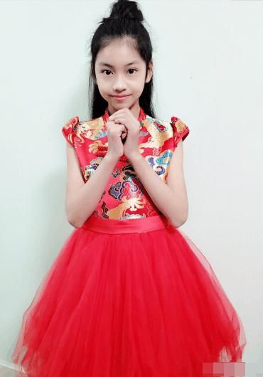  p>李景儿,女,2006年11月6日出生于 a target="_blank" href="/item