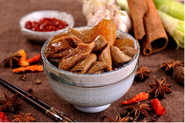  p>萝卜牛杂是用白萝卜,牛杂等制作的一道流行于广州 a href="#" data