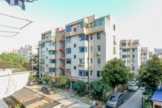  p>广虹公寓位于上海市青浦徐泾,由上海市青浦区徐泾房地产开发公司