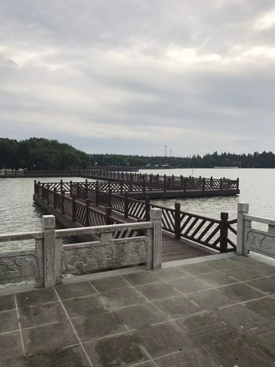  p data-id="gnwilmpdtt">湘家荡旅游度假区位于嘉兴市东郊,距市区7