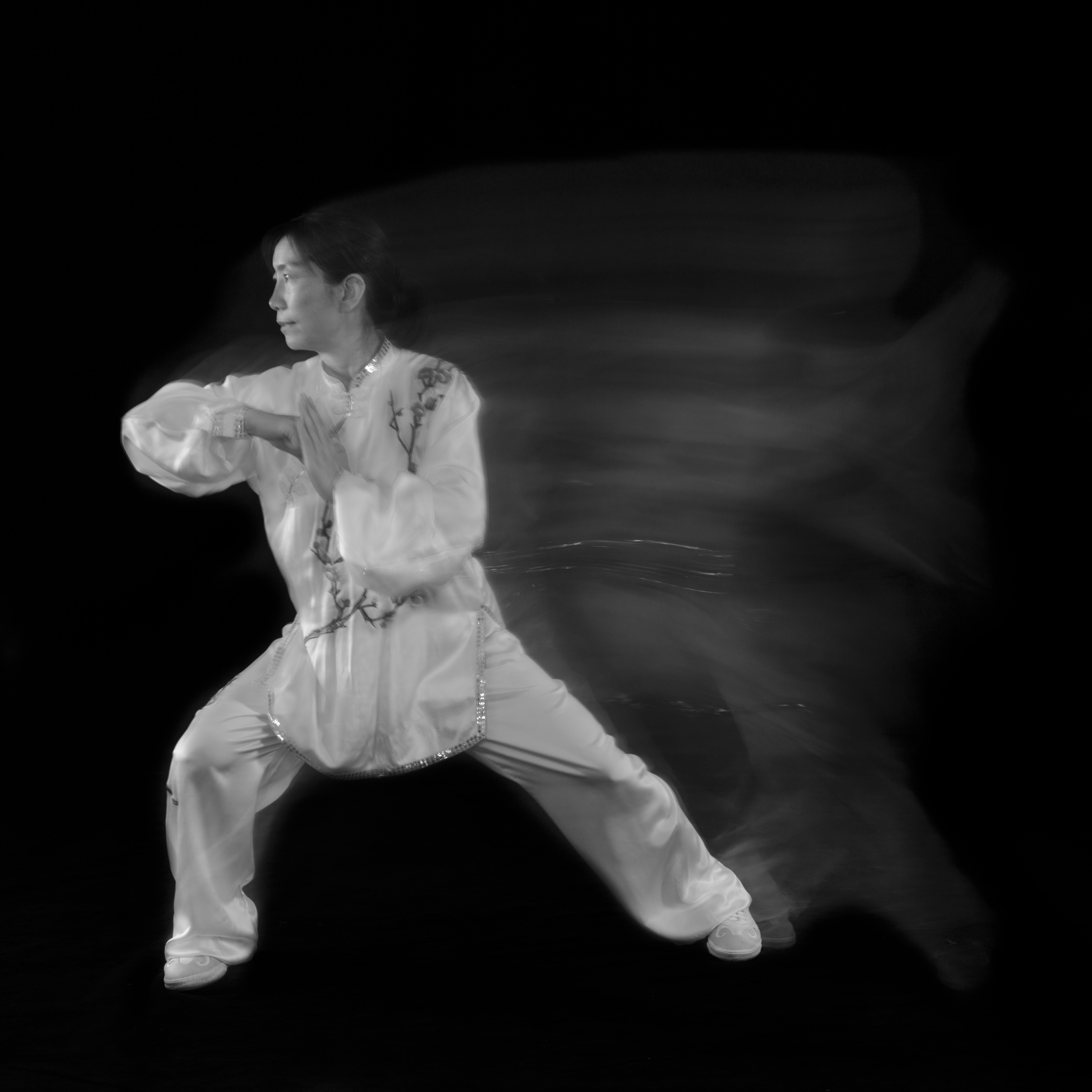 英杰,河南人,1963年出生,硕士学位,"中国摄影金像奖"摄影创作奖获得者
