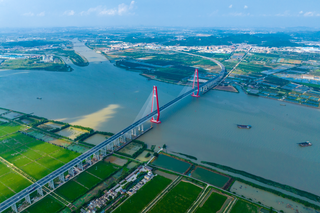 银洲湖大桥(yinzhou lake bridge),是中国广东省江门市新会区境内桥梁
