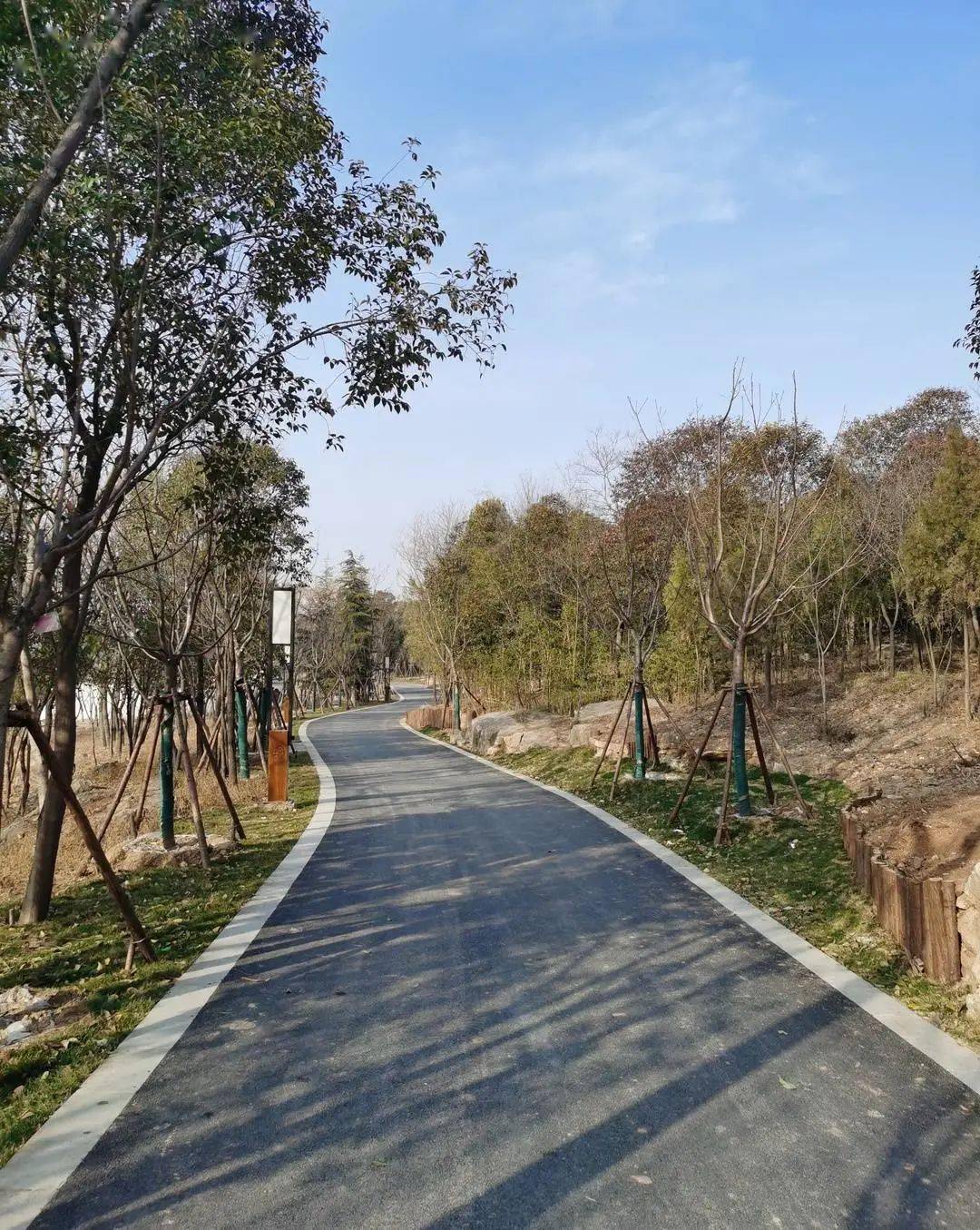 辛山山体公园位于江苏省 a target="_blank" href="/item/徐州市