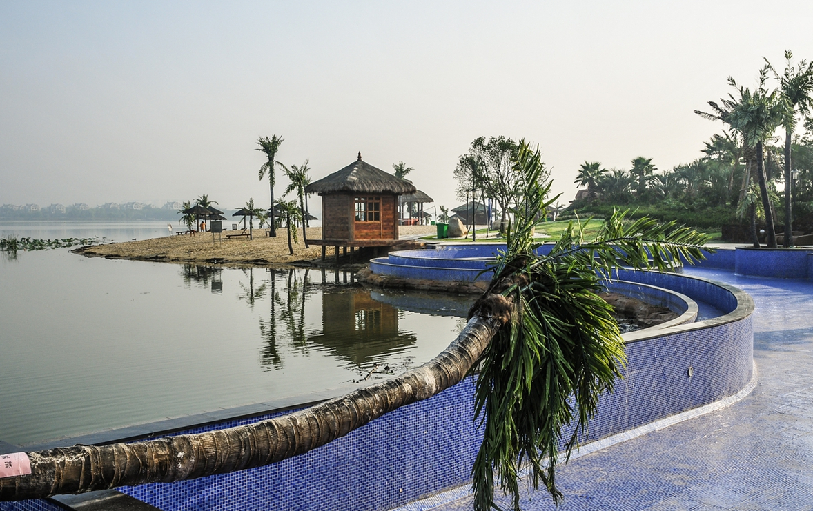  p> b> a target="_blank" href="/item/梁子湖龙湾度假村/10064048"