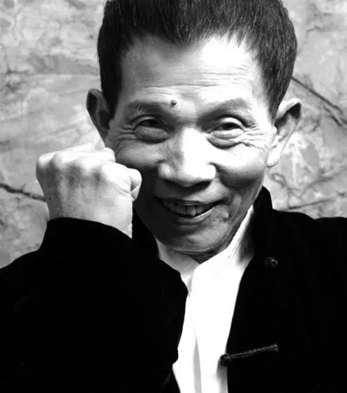 《杀死比尔》也向他致敬？港产功夫片「一代宗师」刘家良_百科TA说